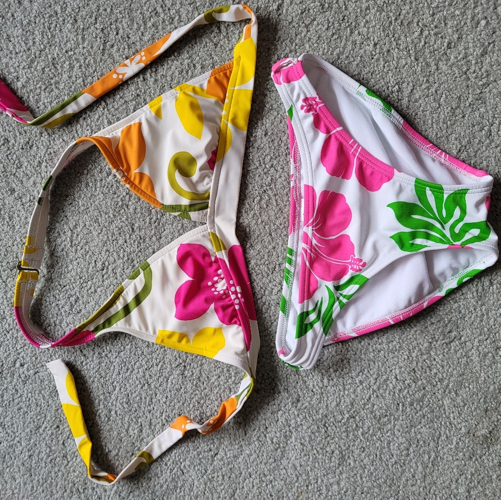 Malibu Bikini Swimsuit Size S White Tropical Floral Top & bottom 2 piece - Picture 11 of 12